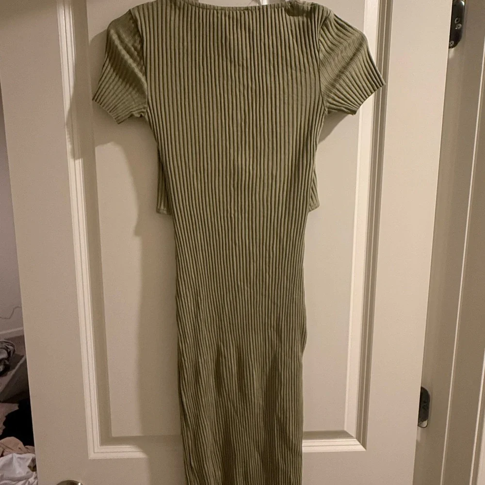 ZARA Ribbed Midi Dress with Tie Front – Olive Green (Size S) - Picture 4 of 5